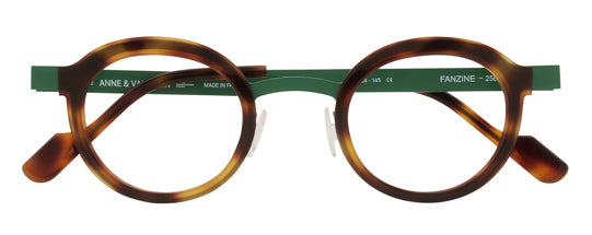 Anne et Valentin FORMACOLOR FANZINE - Luxury Readers